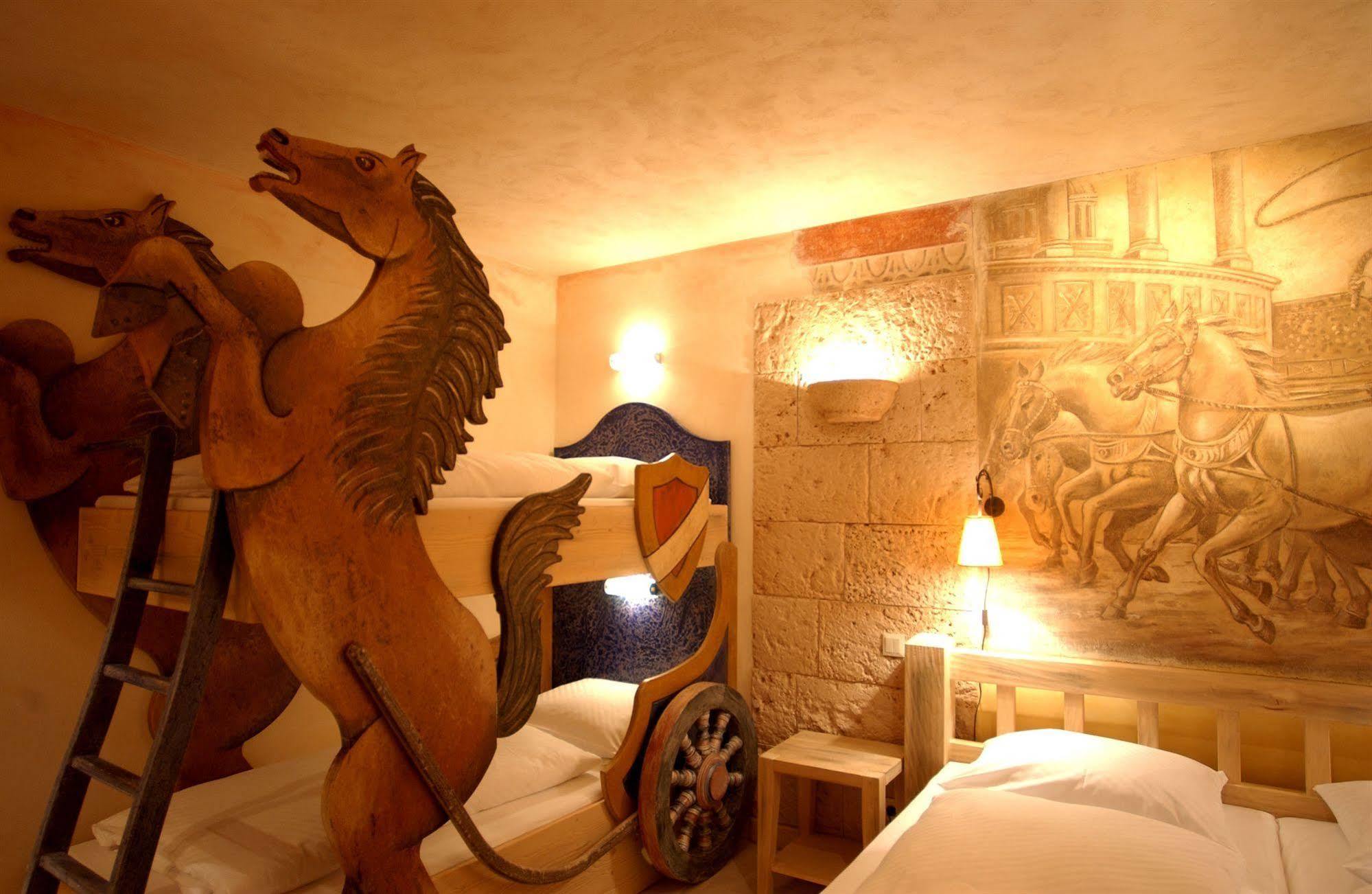 4 Hotel Rust Ngoại thất bức ảnh